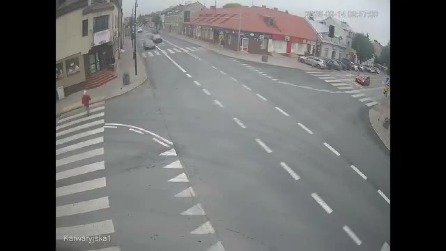 Czerwone światło i jazda pod prąd. Niebezpieczny przejazd kierowcy audi